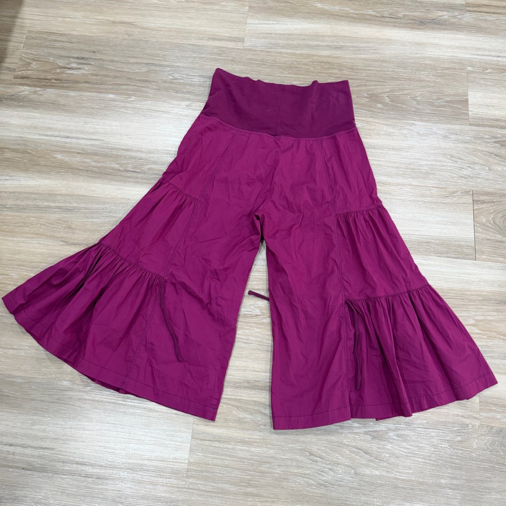 Matilda Jane Size M Palazzo Pants 
Capris Cropped Elastic Waist
Cranberry Red - Picture 4 of 13